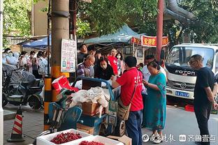 玫瑰亮相北伦敦！女足热刺vs阿森纳赛前，热刺为王霜举办亮相仪式